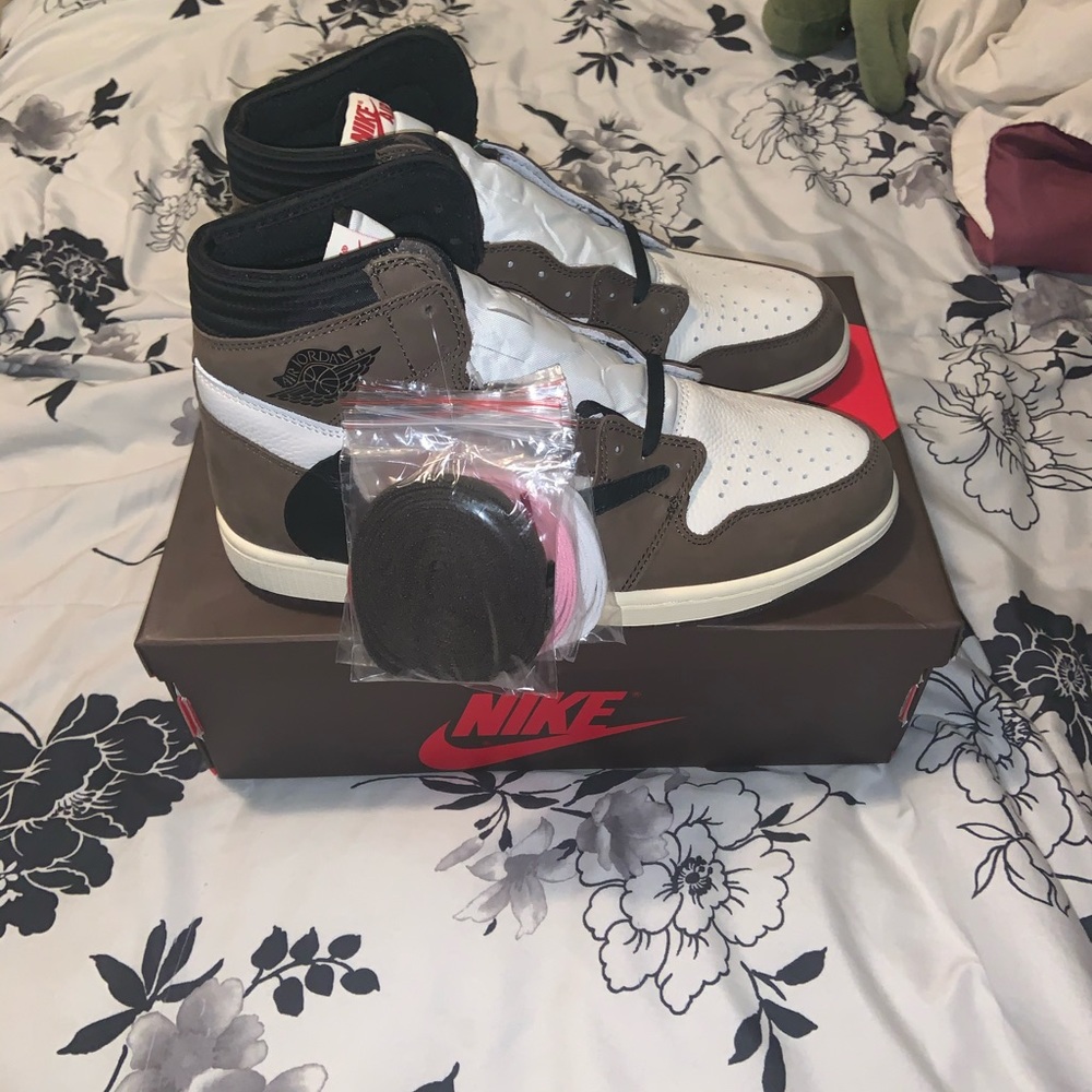 Travis Scott Jordan 1